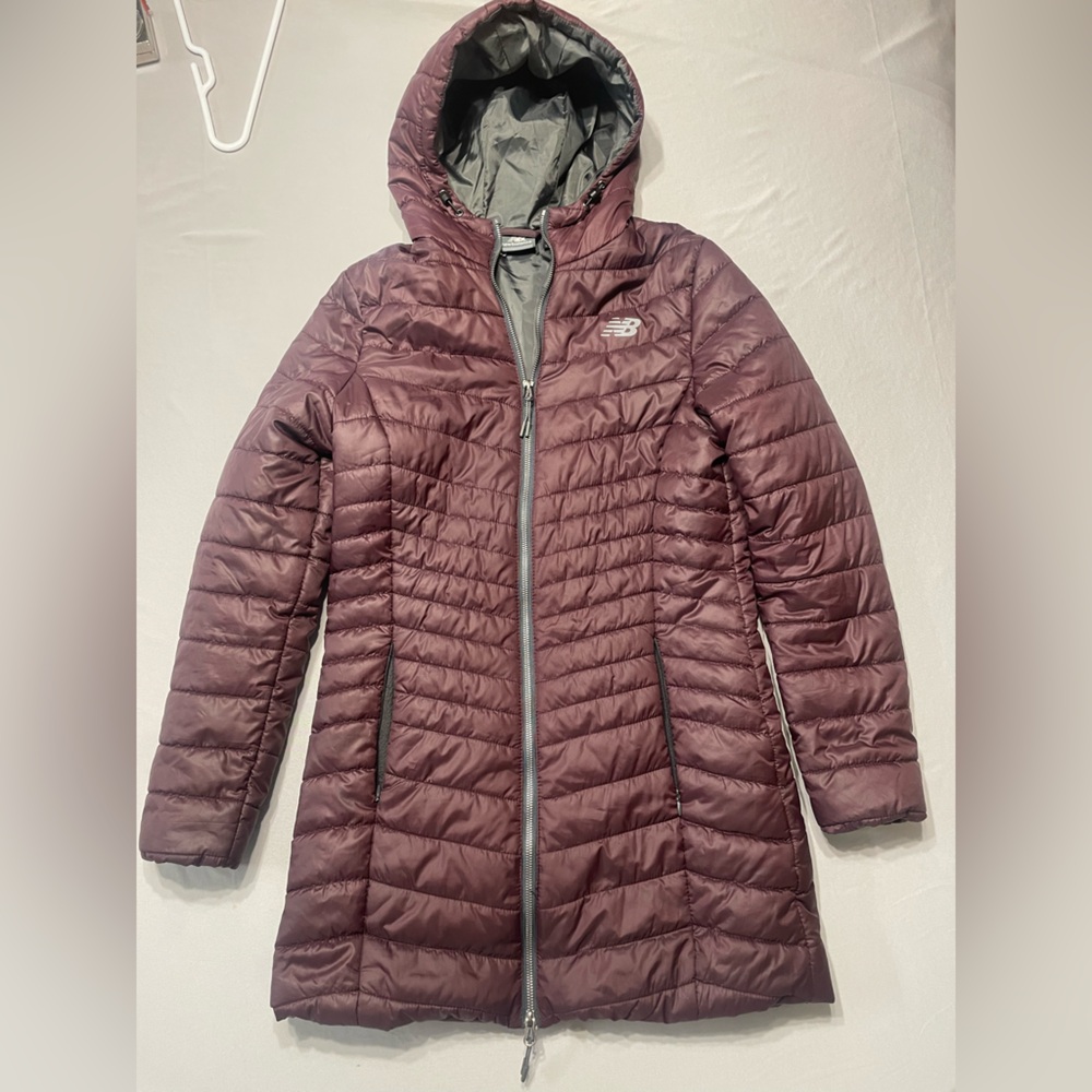 New Balance Women's Puffer Jacket in Burgundy Small